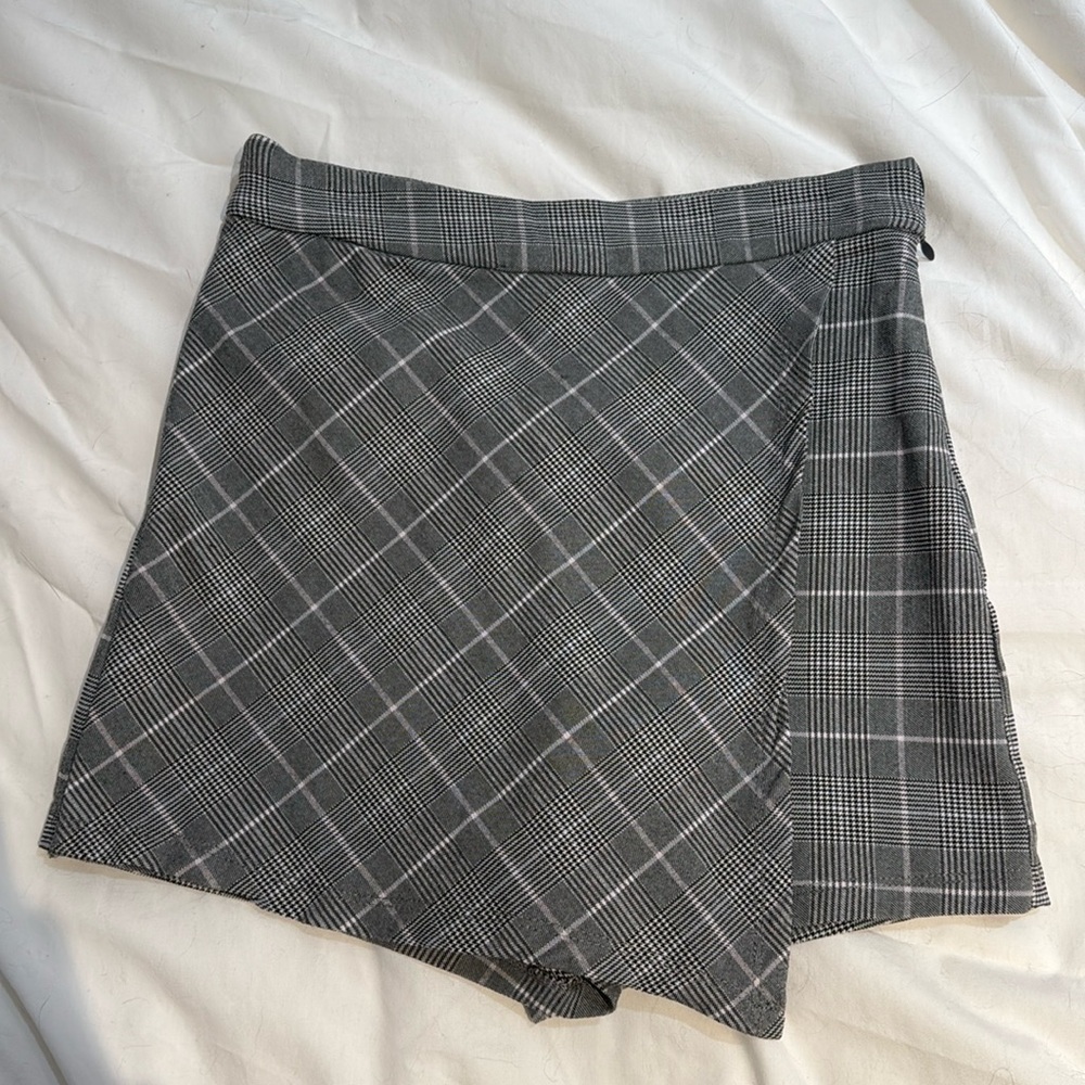 Asymmetrical short skirt